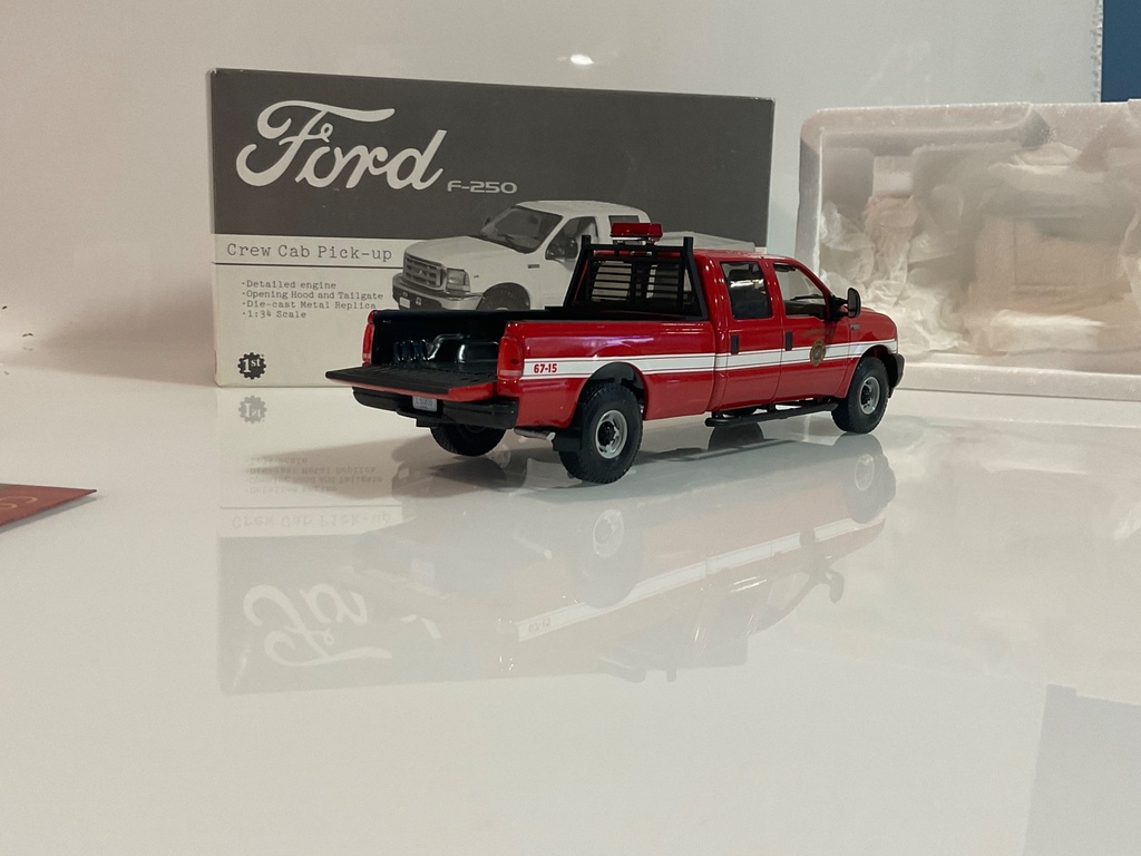 1/34 FIRST GEAR FORD F250 CREW CAB PICK UP WOODSTOCK FD  - Photo 4