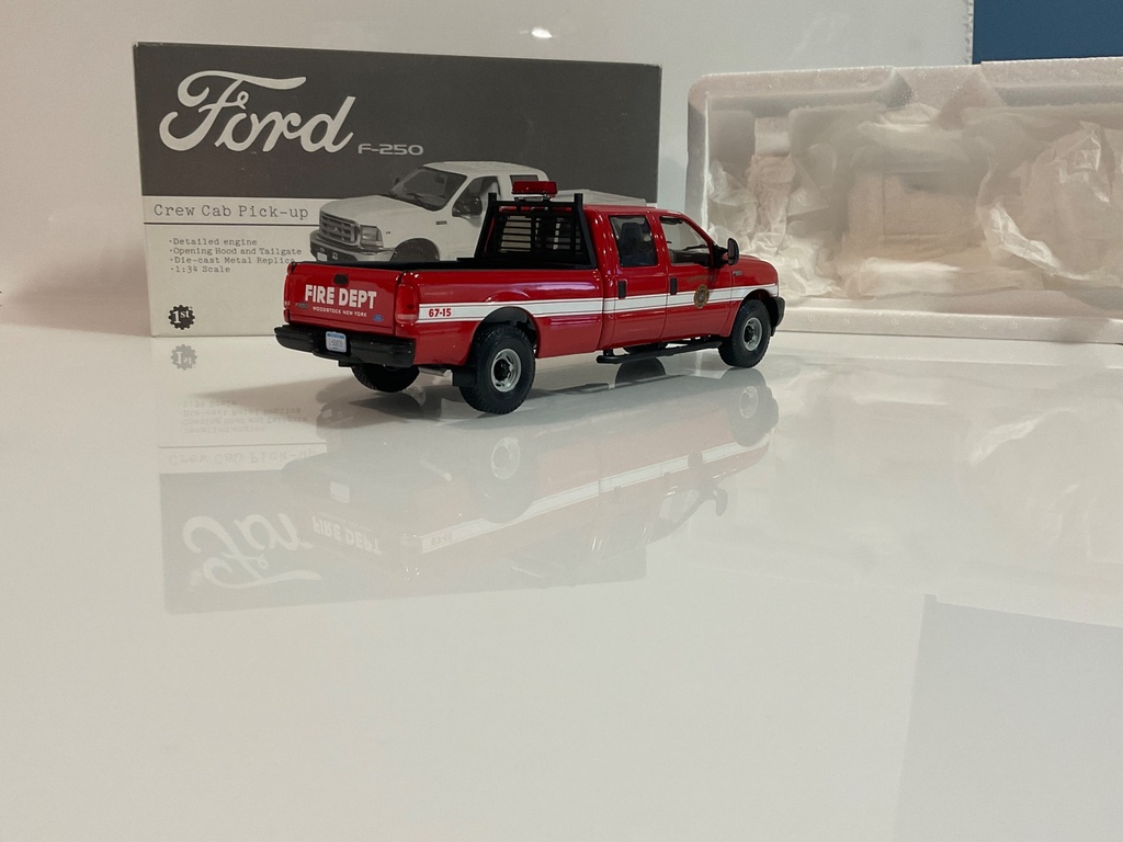 1/34 FIRST GEAR FORD F250 CREW CAB PICK UP WOODSTOCK FD  - Photo 5