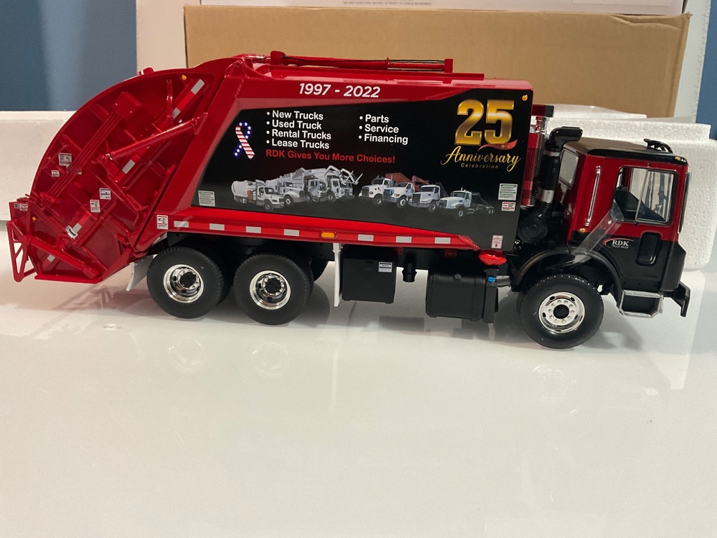 1/34 MACK TERRAPRO W/MCNEILUS REAR LOAD REFUSE RDK 10-4338 - Photo 3