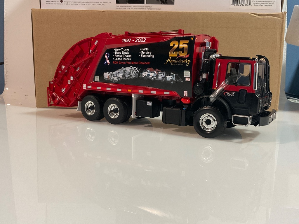 1/34 MACK TERRAPRO W/MCNEILUS REAR LOAD REFUSE RDK 10-4338 - Photo 4