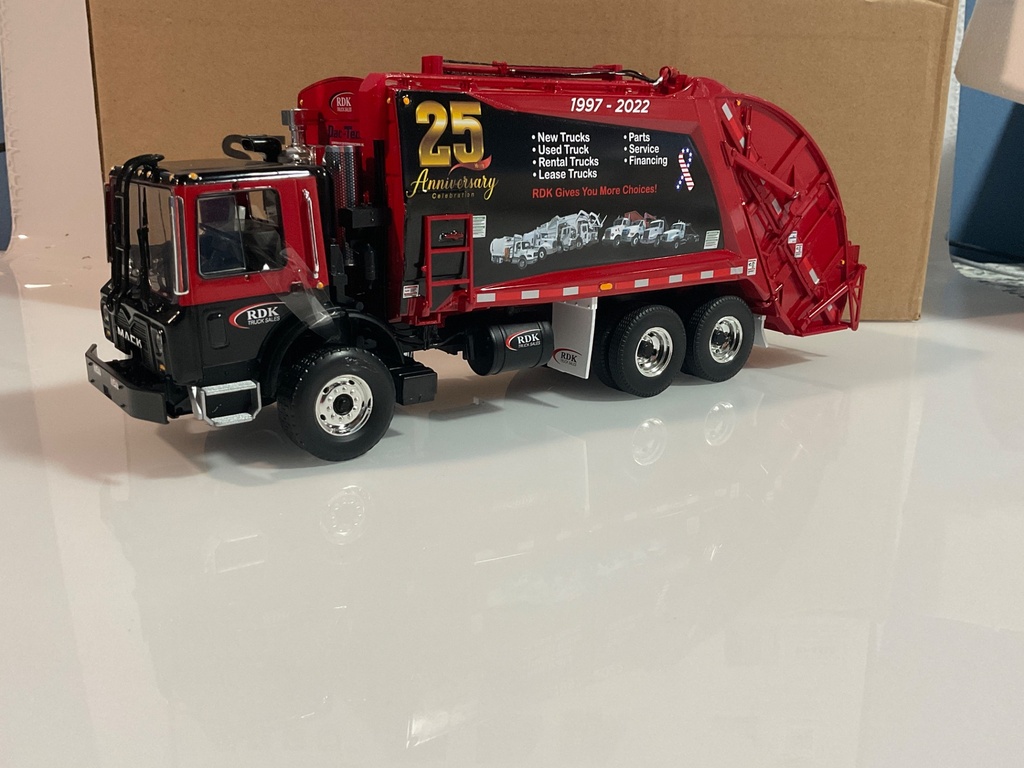 1/34 MACK TERRAPRO W/MCNEILUS REAR LOAD REFUSE RDK 10-4338 - Photo 5