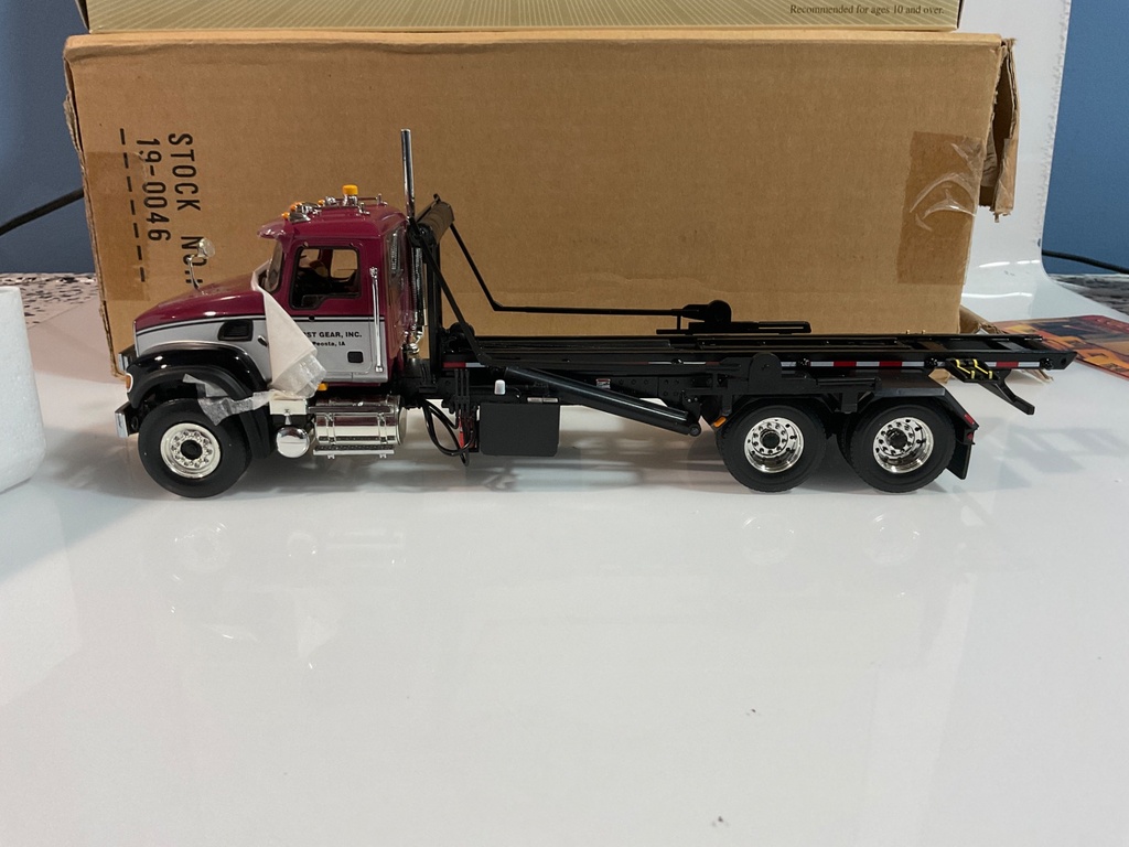 1/34 FIRST GEAR MACK GRANITE ROLL OFF REFUSE TRUCK 19-0046  - Photo 3