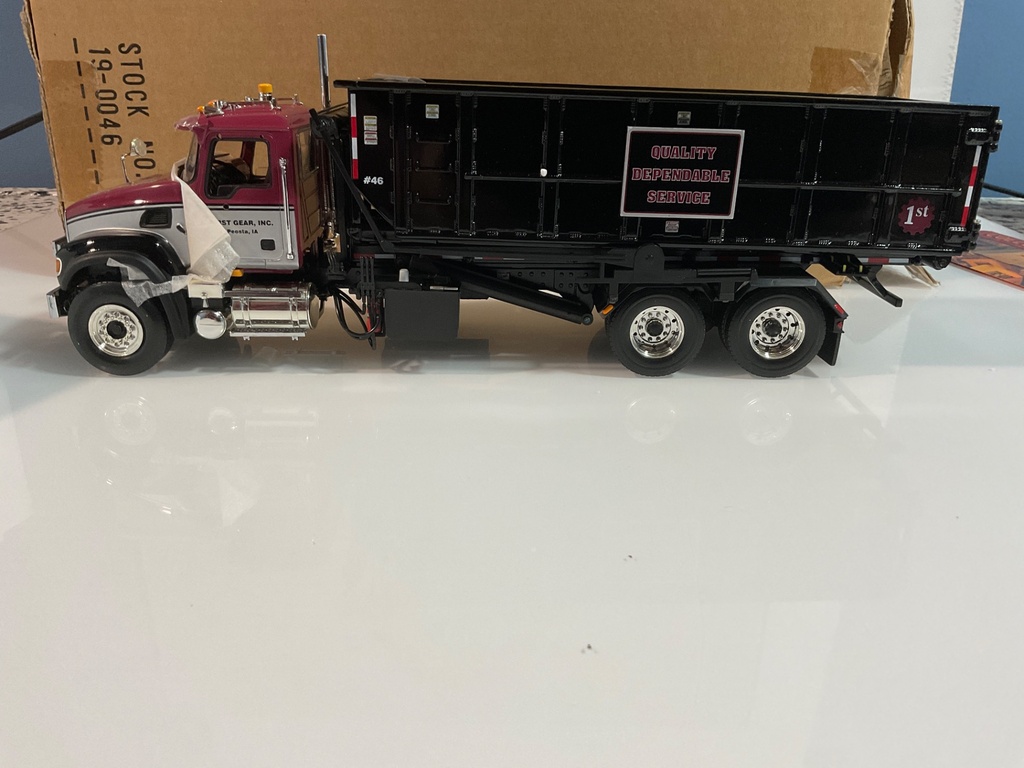 1/34 FIRST GEAR MACK GRANITE ROLL OFF REFUSE TRUCK 19-0046  - Photo 4