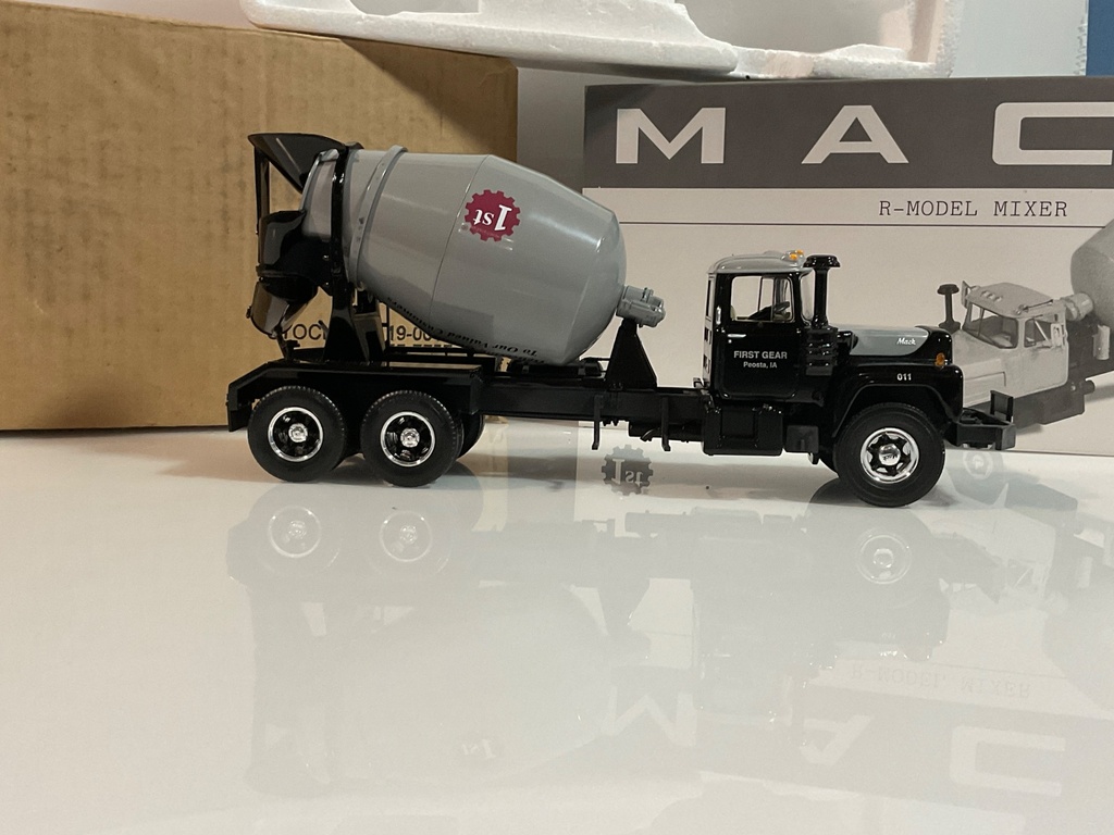 1/34 FIRST GEAR  MACK R MODEL MIXER 19-0016  - Photo 2