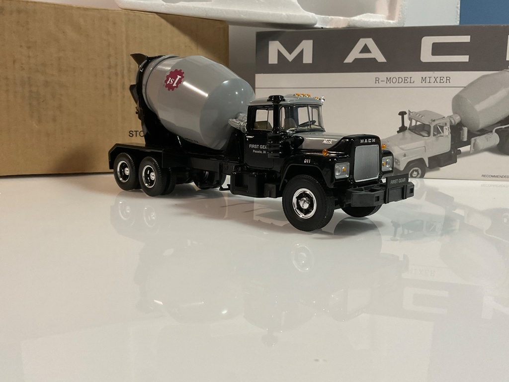 1/34 FIRST GEAR  MACK R MODEL MIXER 19-0016  - Photo 3