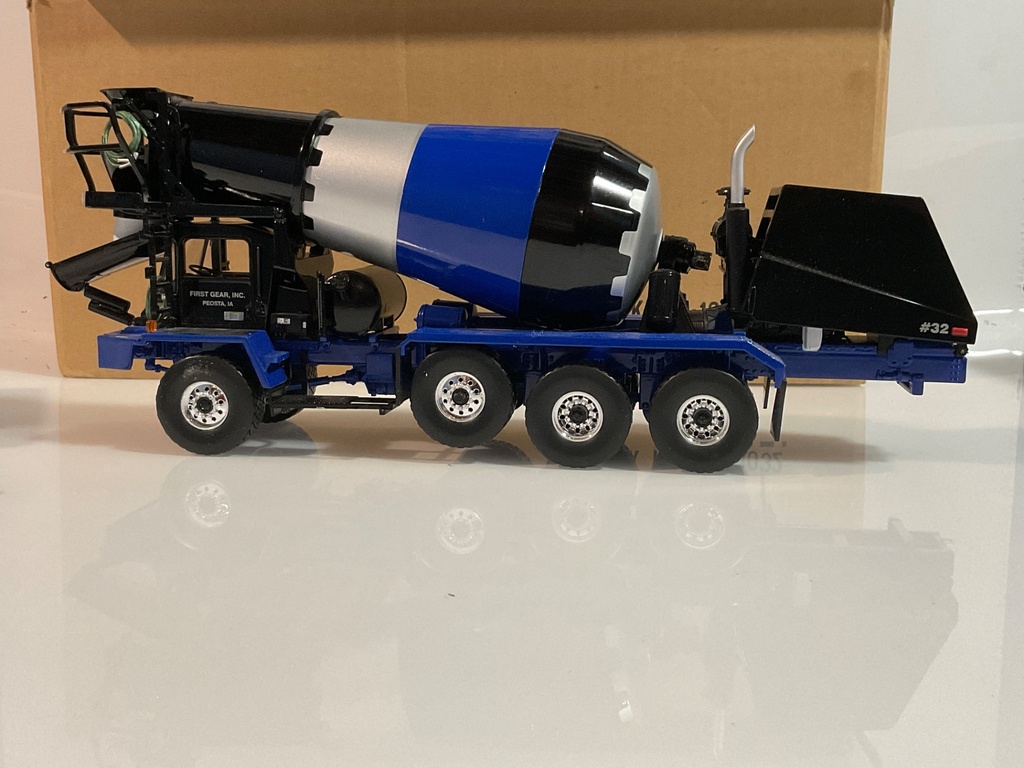 1/34 FIRST GEAR FRONT DISCHARGE MIXER 19-0032 - Photo 5
