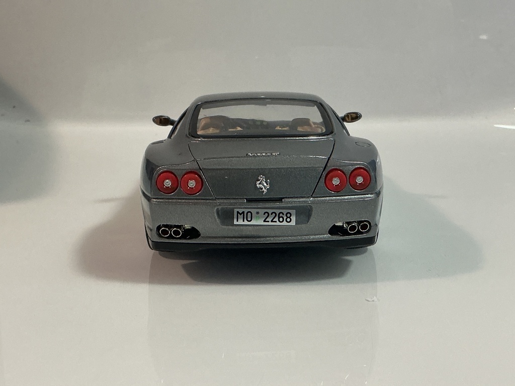 1/18 BURAGO FERRARI 550 MARANELLO (1996) DARK GREY ON TAN - Photo 3