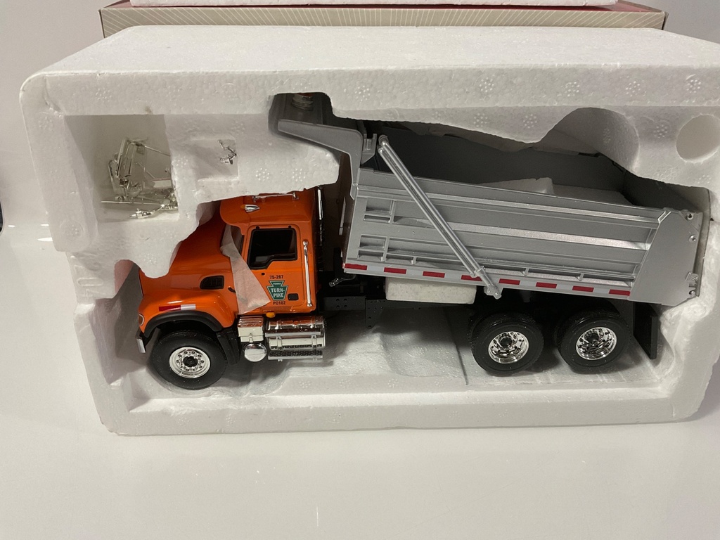 1/34 FIRST GEAR MACK GRANITE DUMP TRUCK PENNA TURNPIKE 19-3293 - Photo 2