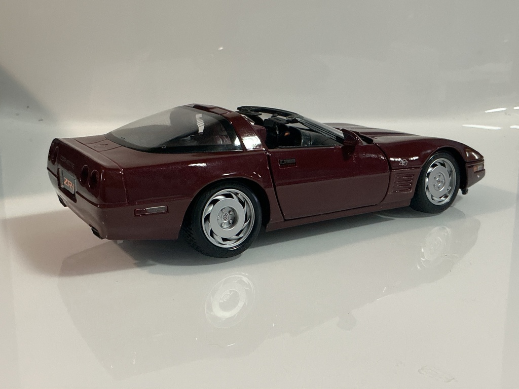 1/18 MAISTO CORVETTE ZR-1 1992 RED ON BLACK [RASHING OVER CAR] - Photo 6