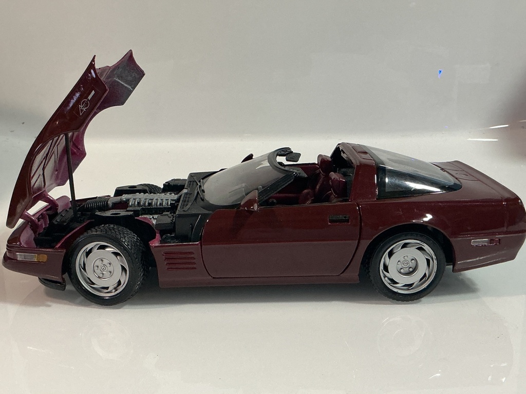 1/18 MAISTO 1992 CORVETTE ZR-1 RED ON RED [LIGHT RASHING] - Photo 2