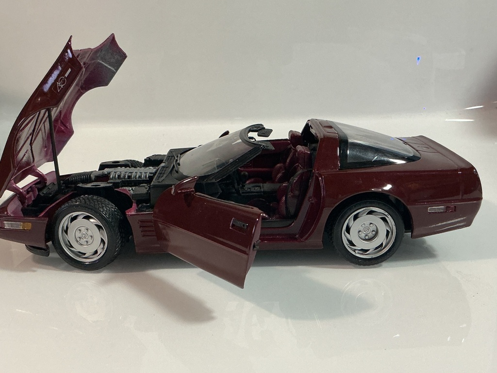 1/18 MAISTO 1992 CORVETTE ZR-1 RED ON RED [LIGHT RASHING] - Photo 3