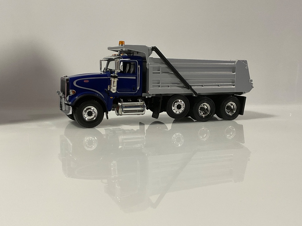 1/34 FIRST GEAR PETERBILT MODEL 367 4 AXLE DUMP TRUCK BLUE SILVER 10-3811 BOX DAMAGE  - Photo 3