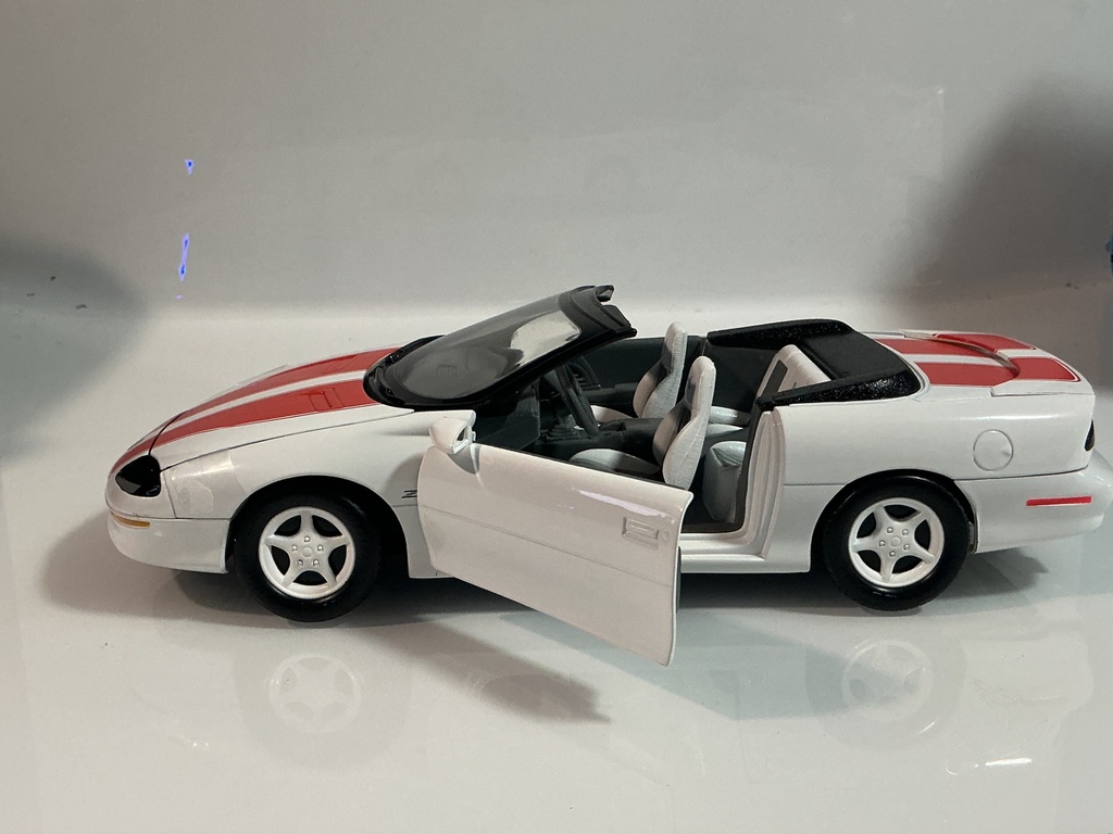 1/18 ERTL 1997 CHEVROLET CAMARO RED / WHITE [LIGHT RASHING] - Photo 3