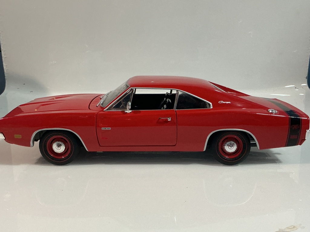 1/18 ERTL 1969 DODGE RED ON BLACK  - Photo 3