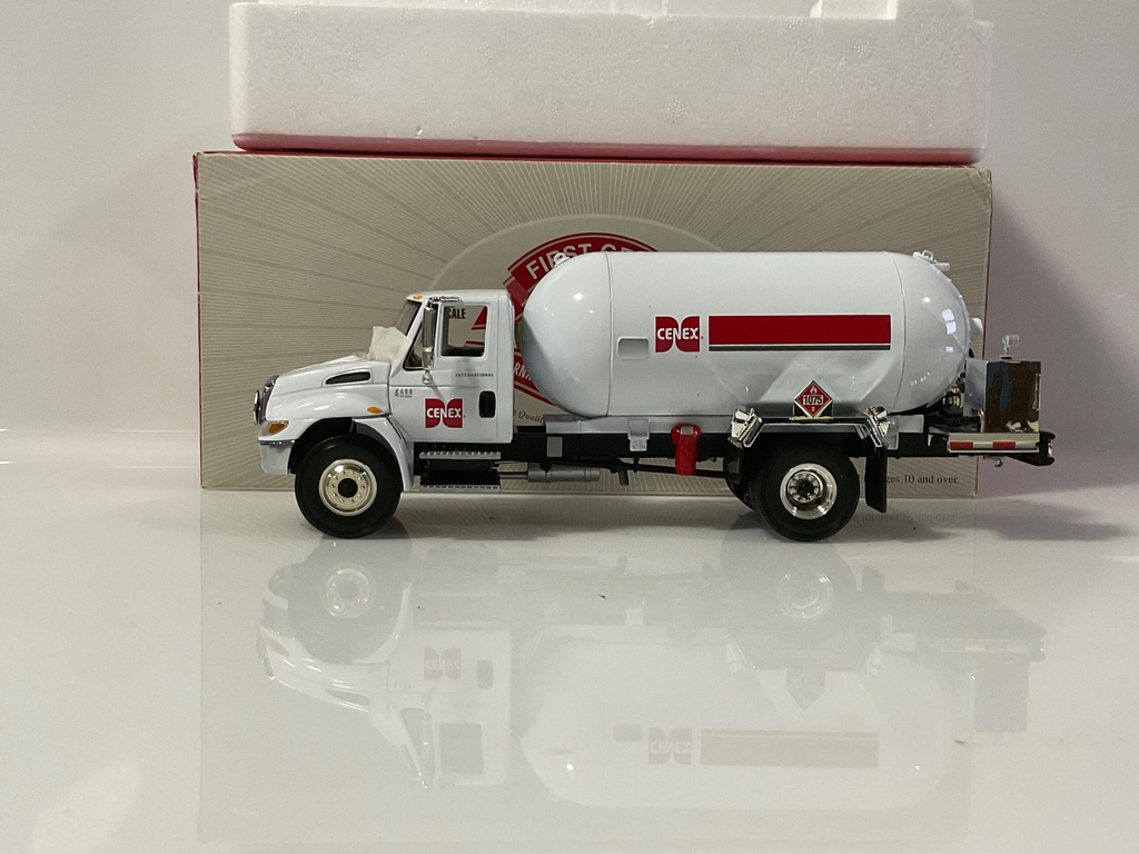 1/34 FIRST GEAR INTERNATIONAL  4400 WITH PROPANE BODY CENEX 19-3596 - Photo 2