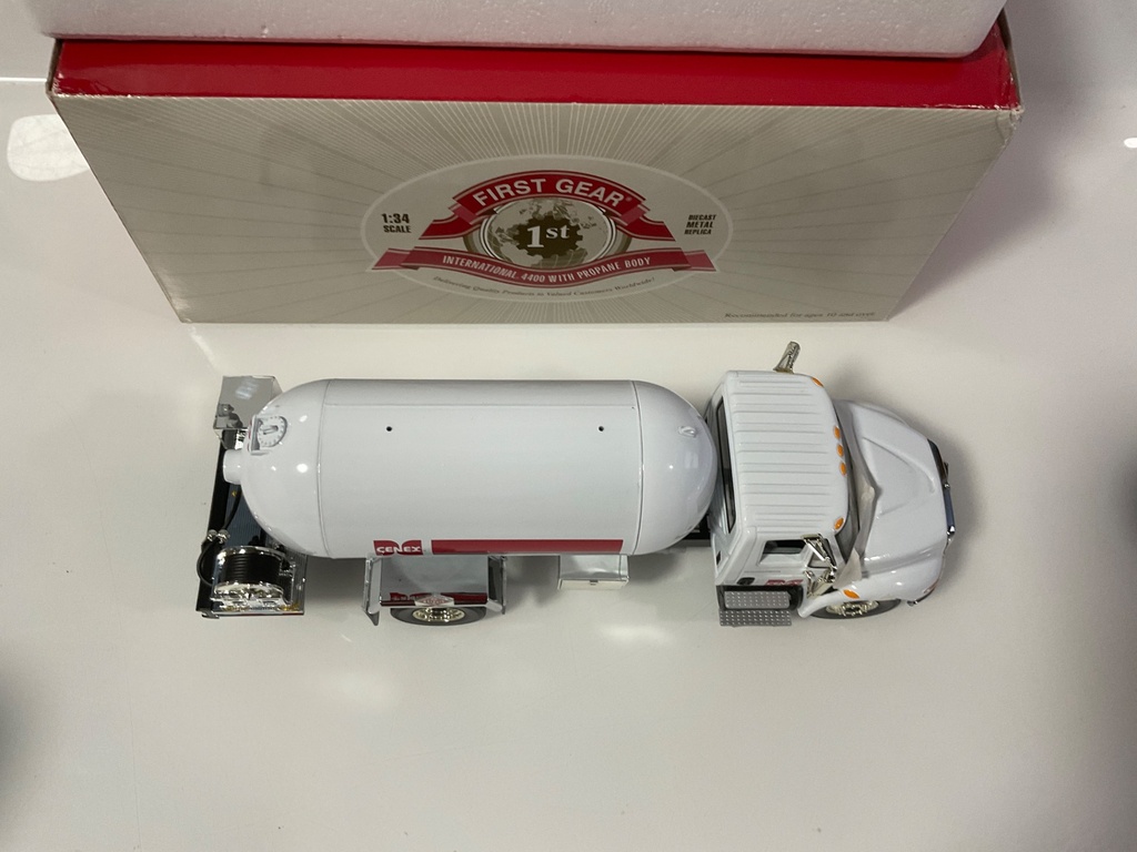 1/34 FIRST GEAR INTERNATIONAL  4400 WITH PROPANE BODY CENEX 19-3596 - Photo 4