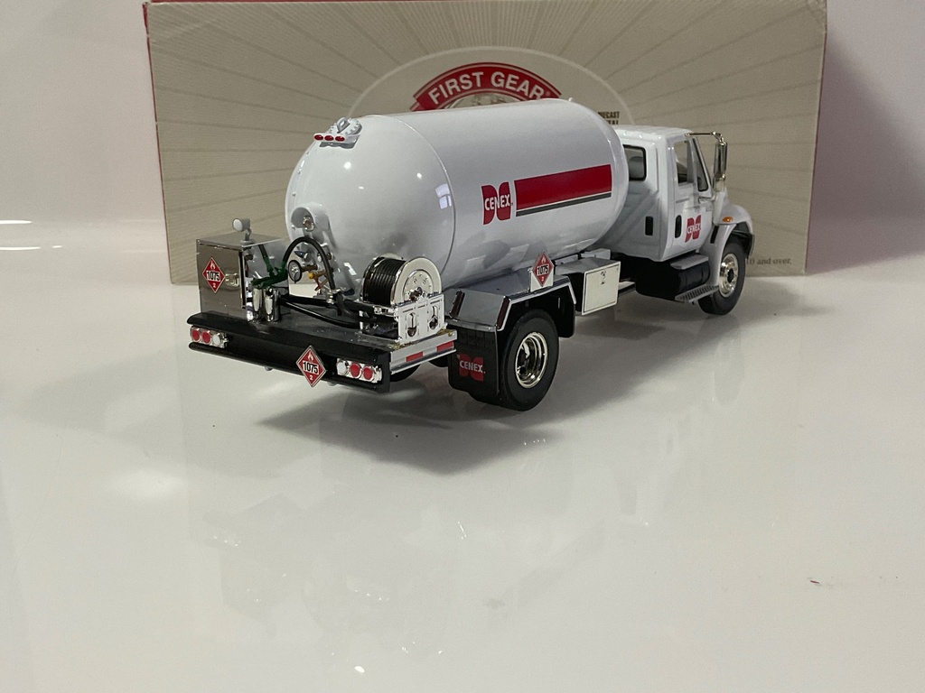 1/34 FIRST GEAR INTERNATIONAL  4400 WITH PROPANE BODY CENEX 19-3596 - Photo 5