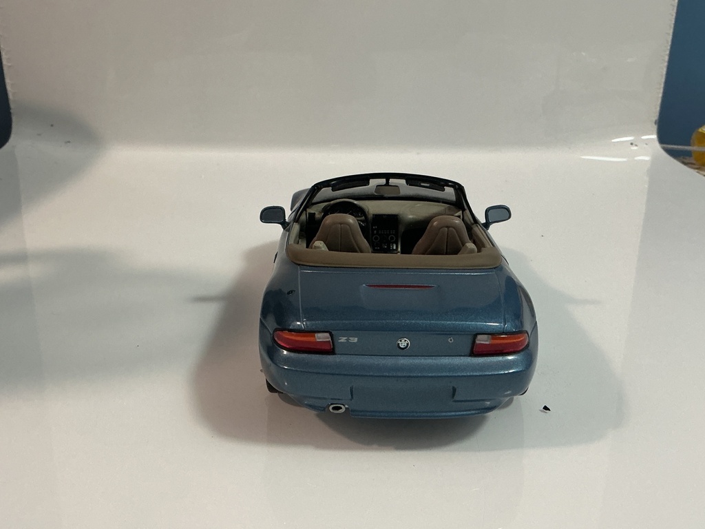 1/18 UT MODELS BMW Z3 BLUE ON BROWN - Photo 3