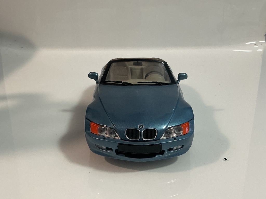 1/18 UT MODELS BMW Z3 BLUE ON BROWN - Photo 5
