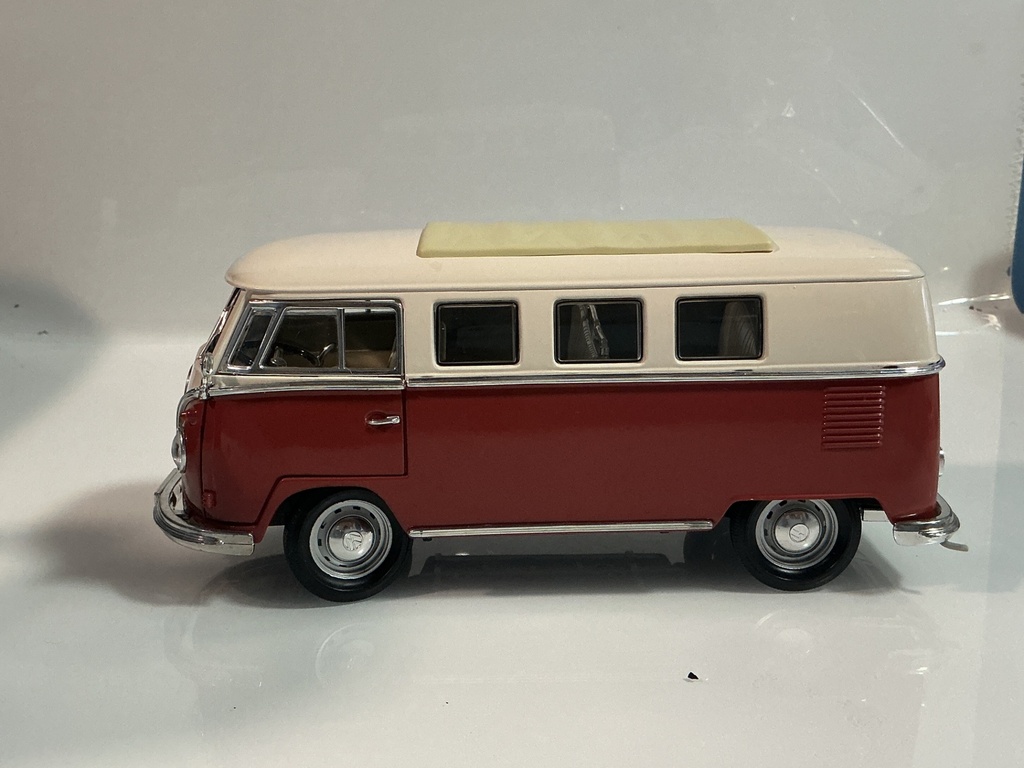 1/18 ROAD SIGNATURE 1962 VOLKSWAGEN MICROBUS WHITE / RED ON WHITE - Photo 2