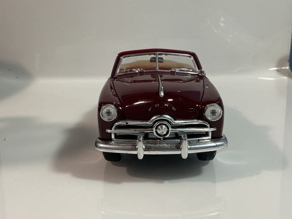 1/18 MIRA FORD 1949 MADE IN SPAIN RED ON TAN - Photo 2