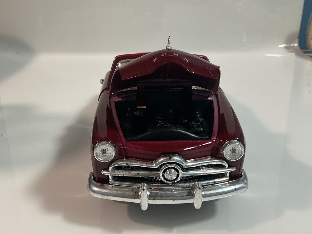 1/18 MIRA FORD 1949 MADE IN SPAIN RED ON TAN - Photo 3