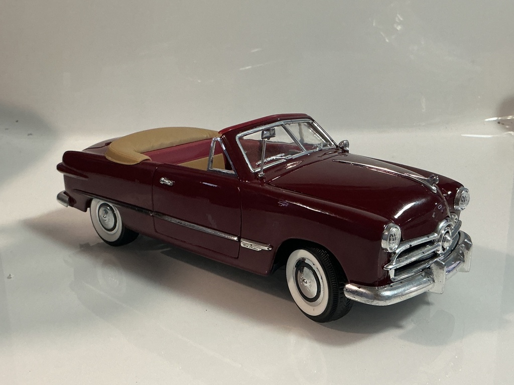 1/18 MIRA FORD 1949 MADE IN SPAIN RED ON TAN - Photo 4
