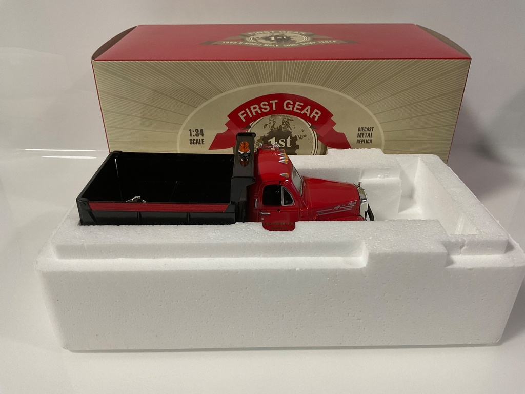 1/34 FIRST GEAR 1960 B MODEL MACK SHORT DUMP TRUCK 19-0047 - Photo 2
