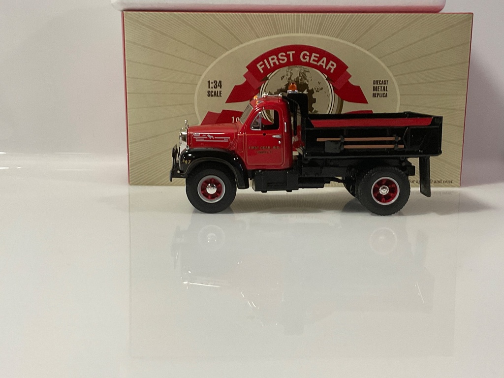 1/34 FIRST GEAR 1960 B MODEL MACK SHORT DUMP TRUCK 19-0047 - Photo 3