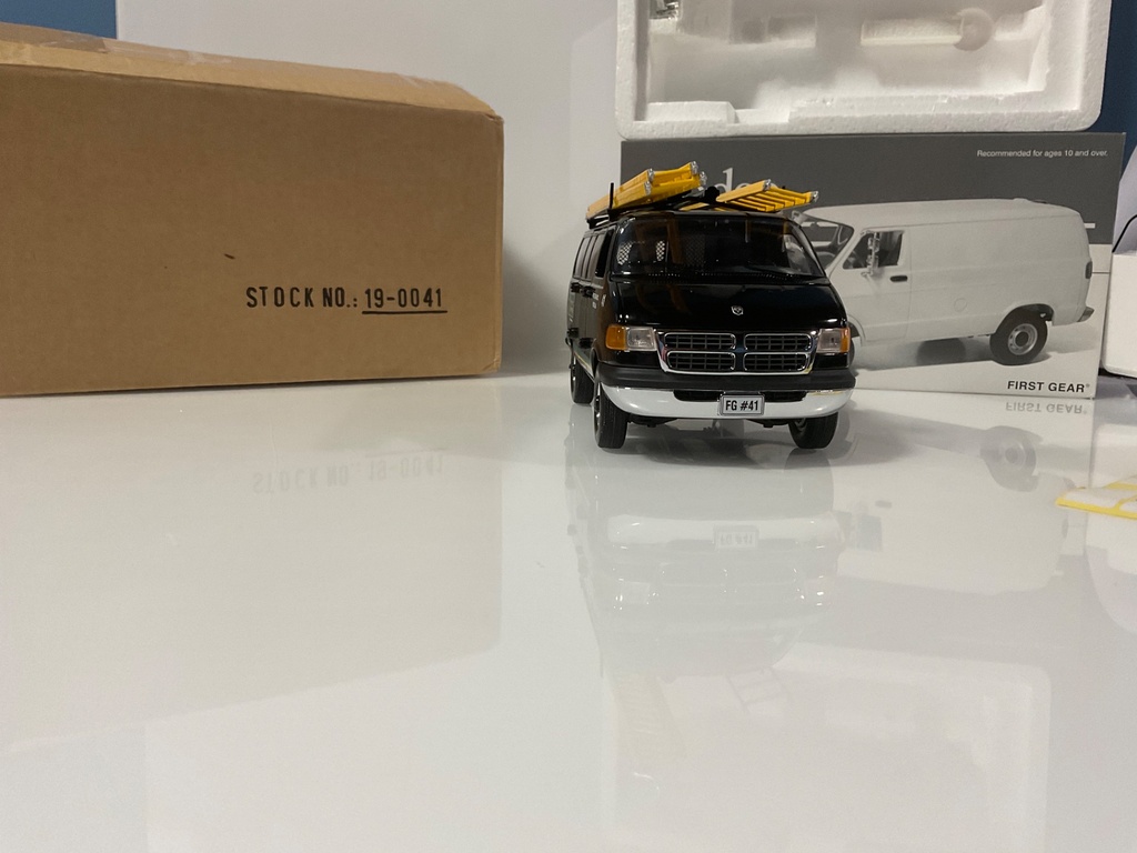 1/34 FIRST GEAR DODGE RAM VAN 19-0041  - Photo 3