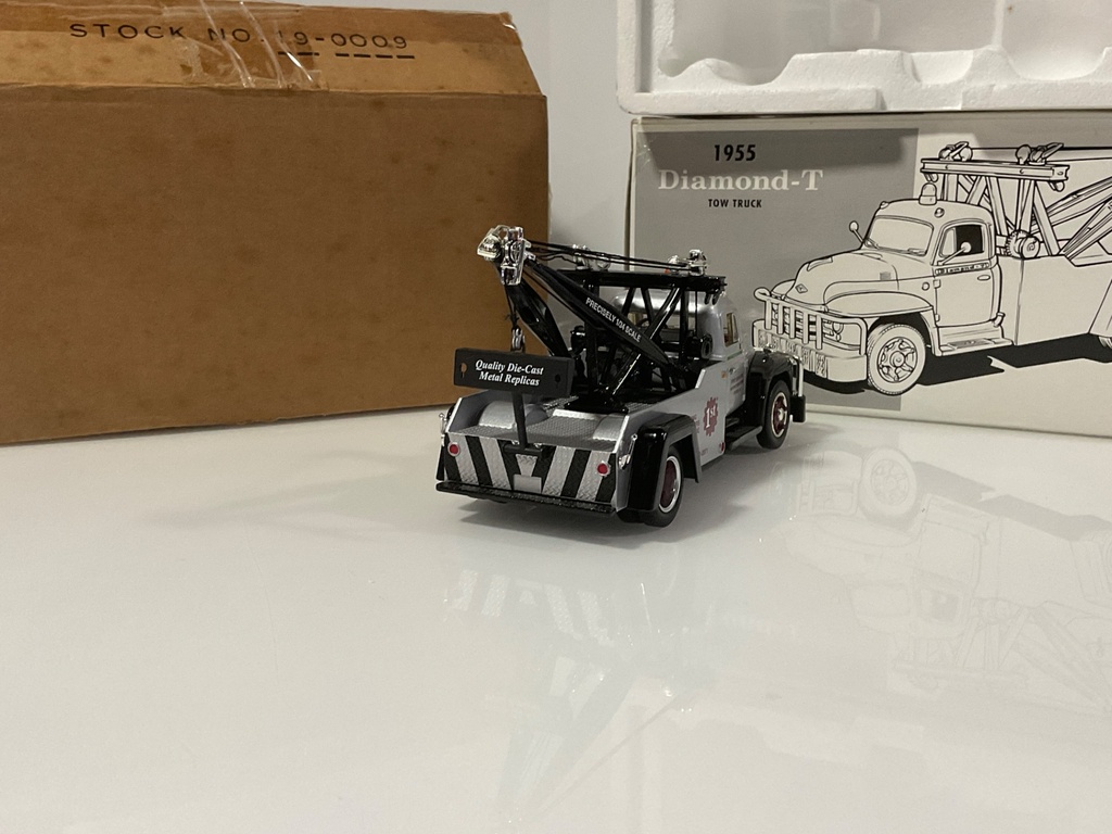 1/34 FIRST GEAR 1955 DIAMOND -T TOW TRUCK 19-0009 - Photo 4