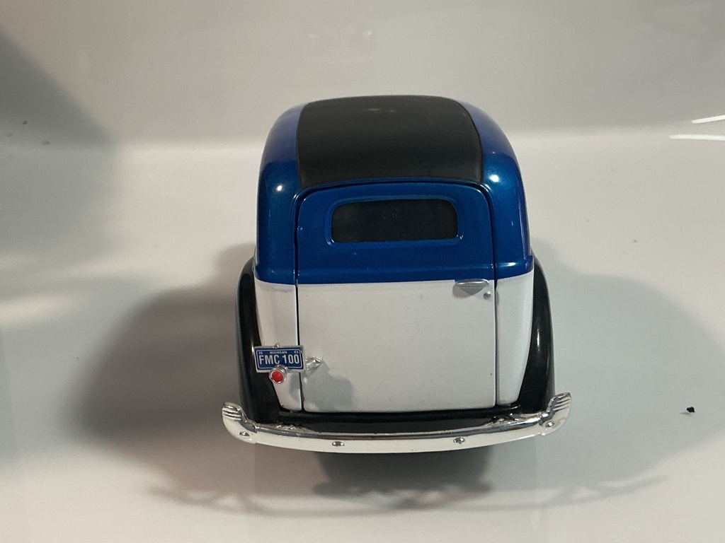 1/18 MATCHBOX 100TH ANNIVERSARY 1940 FORD SEDAN DELIVERY BLUE / WHITE - Photo 5