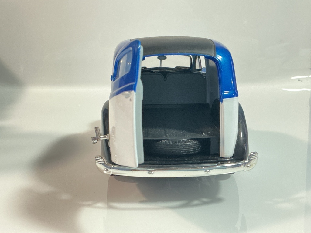 1/18 MATCHBOX 100TH ANNIVERSARY 1940 FORD SEDAN DELIVERY BLUE / WHITE - Photo 6