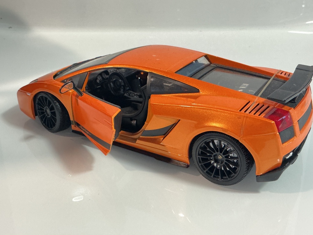 1/18 MAISTO LAMBORGHINI GALLARDO SUPERLEGGERA ORANGE ON BLACK - Photo 2