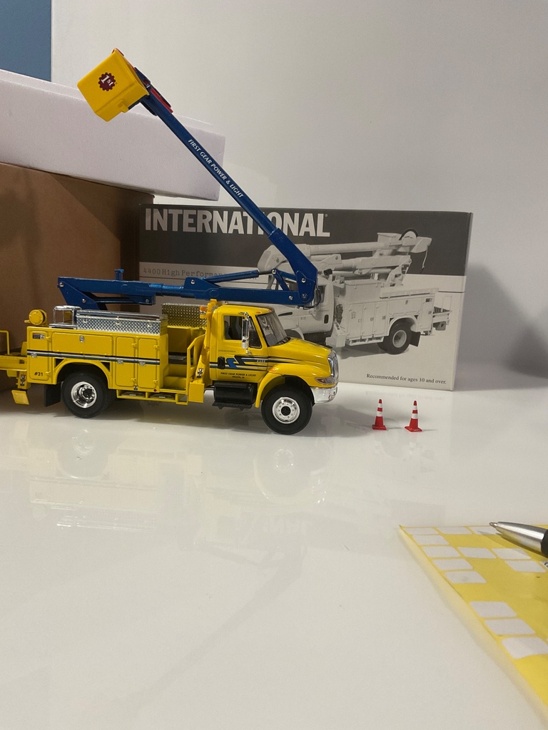 1/34 FIRST GEAR INTERNATIONAL 4400 HIGH PERFORMANCE TRUCK 19-0031  - Photo 5