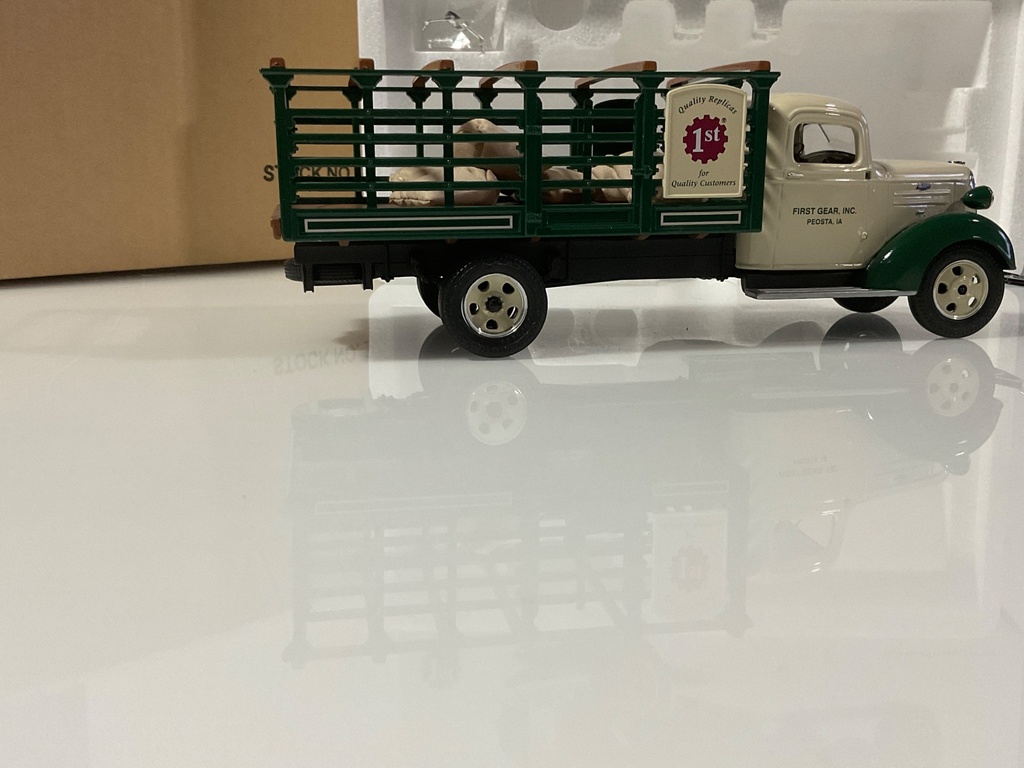 1/34 FIRST GEAR 1937 CHEVROLET FULL STAKE  19-0024 - Photo 4