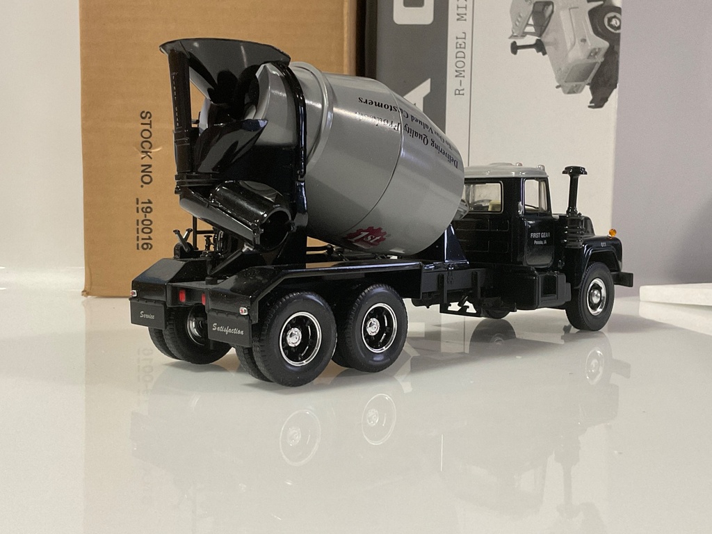 1/34 FIRST GEAR MACK R MODEL MIXER  19-0016 - Photo 4