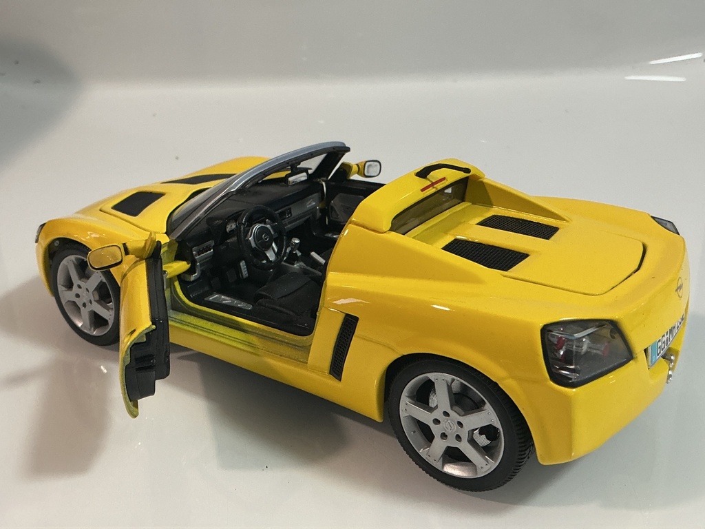 1/18 MAISTO OPEL SPEEDSTER YELLOW ON BLACK - Photo 3