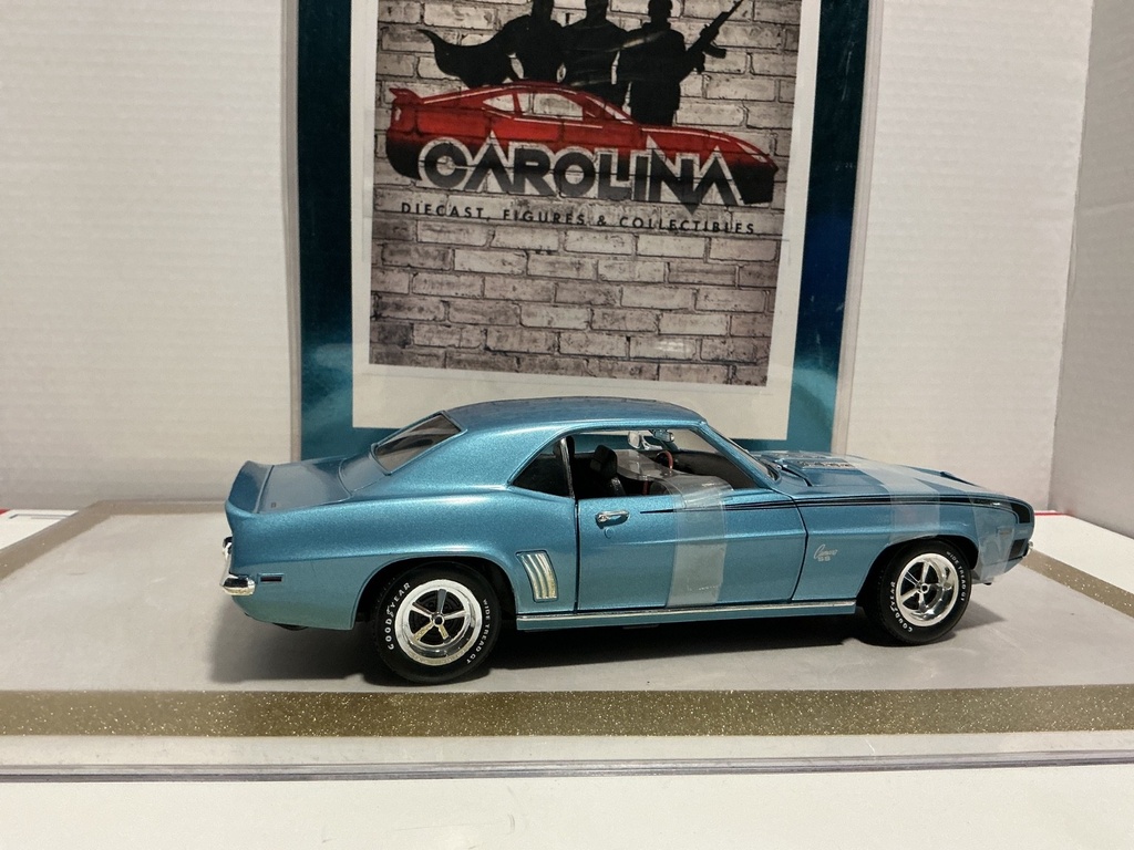 1/18: ERTL 1969 SS 396 L 89 CHEVROLET CAMARO GLACIER BLUE ON BLACK image