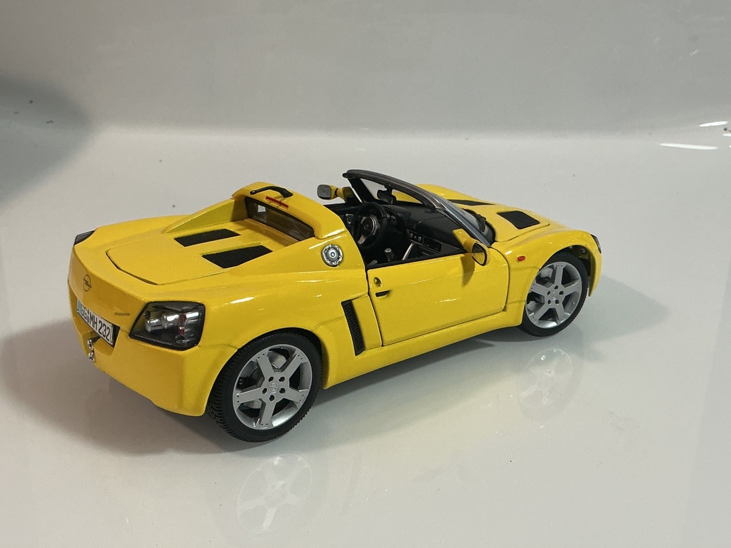 1/18 MAISTO OPEL SPEEDSTER YELLOW ON BLACK - Photo 5