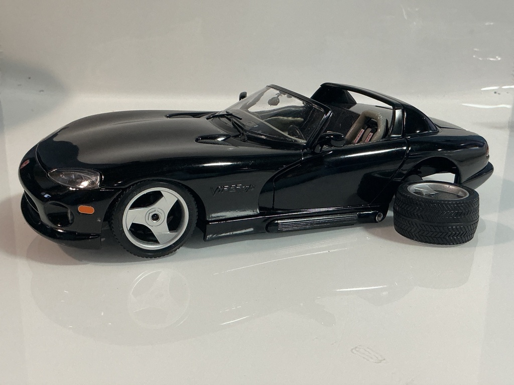 1/18 BURAGO VIPER RT/10 DODGE BLACK ON GRAY [LOOSE TIRE/DAMAGED] - Photo 2