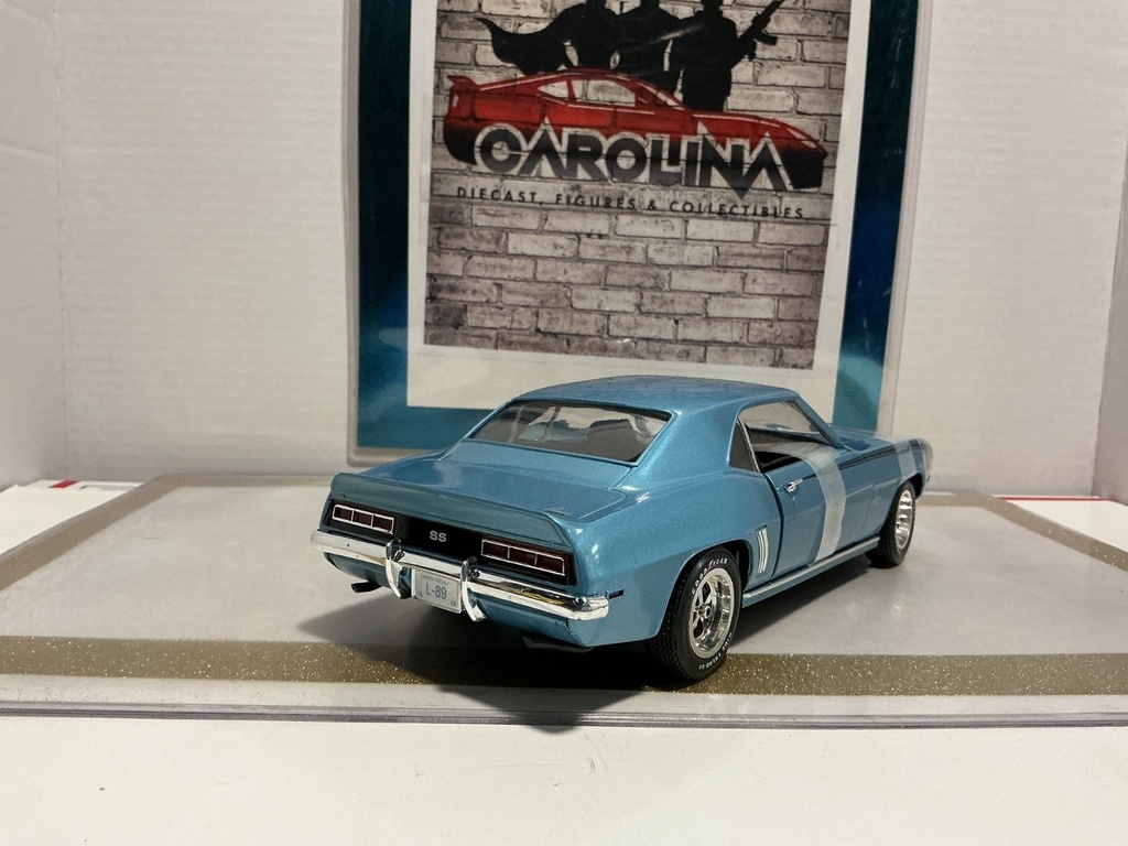 1/18: ERTL 1969 SS 396 L 89 CHEVROLET CAMARO GLACIER BLUE ON BLACK image