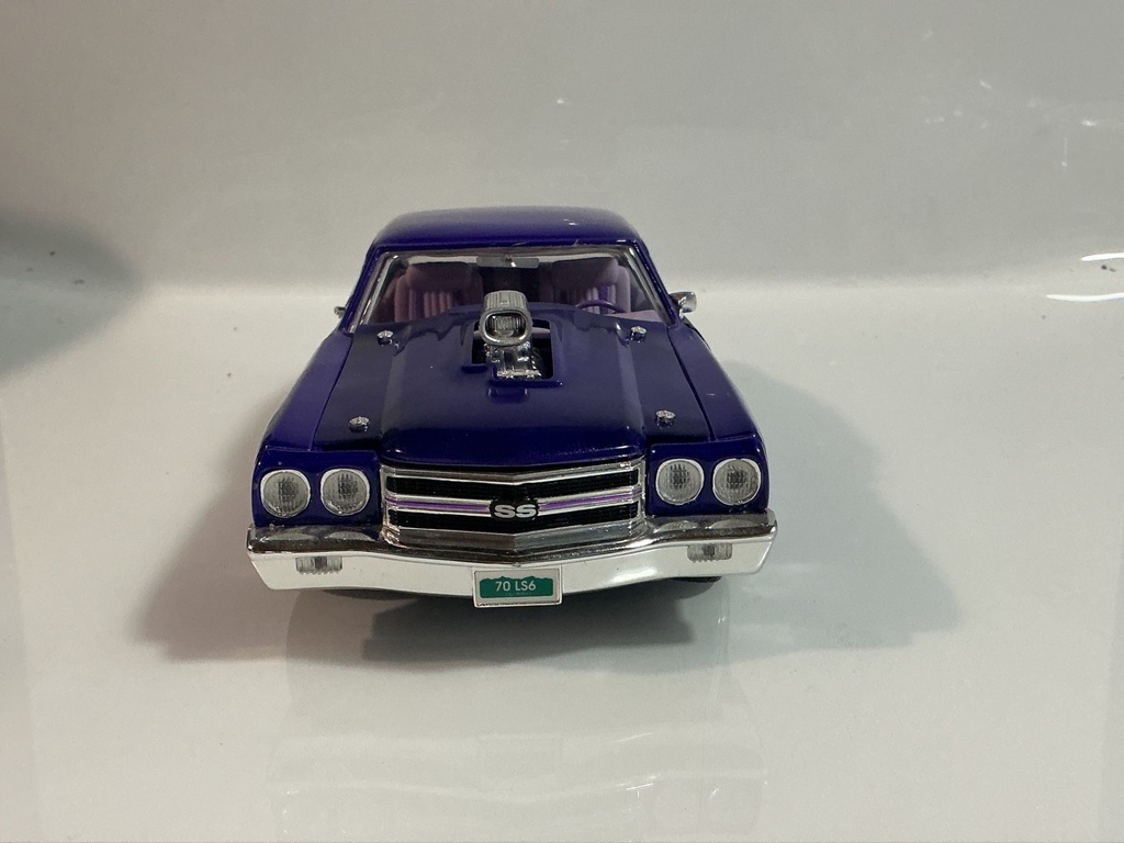1/18 ERTL 1970 CHEVROLET CHEVELLE PURPLE ON PINK - Photo 7