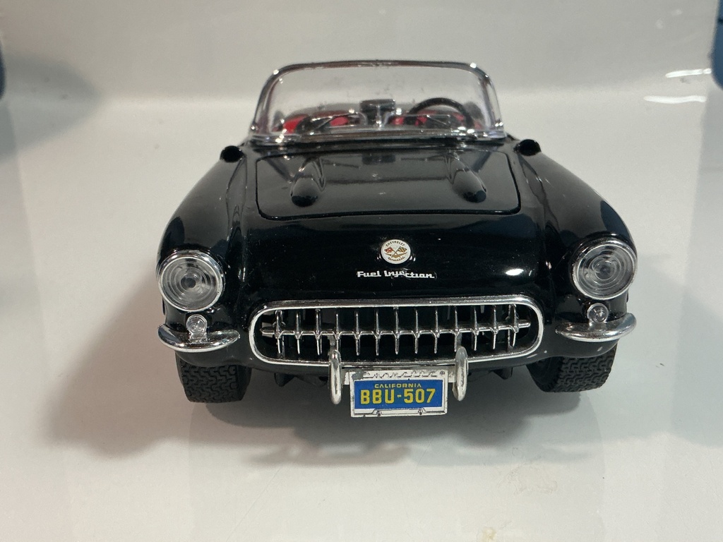 1/18 BURAGO 1957 CHEVROLET CORVETTE BLACK ON RED - Photo 7