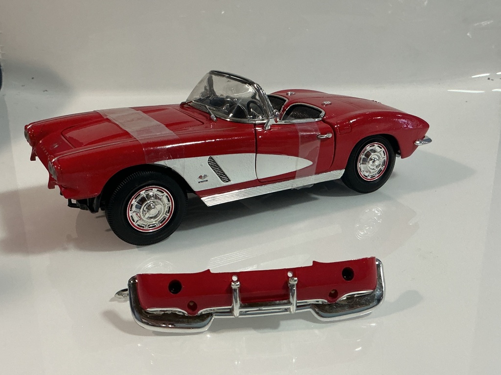 1/18 ERTL 1962 CORVETTE JUNKYARD PARTS RED ON BLACK - Photo 2