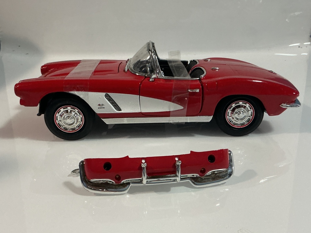 1/18 ERTL 1962 CORVETTE JUNKYARD PARTS RED ON BLACK - Photo 3