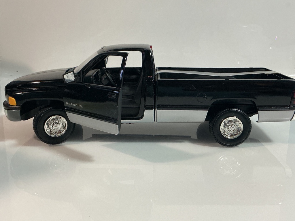 1/18 ERTL DODGE RAM BLACK ON GREY - Photo 2