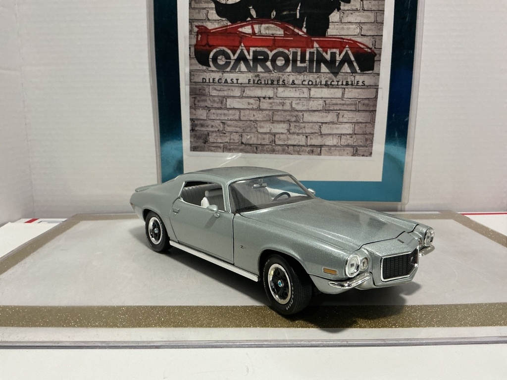 1/18: ERTL 1970 CHEVROLET CAMARO FAST TIMES SILVER ON WHITE image