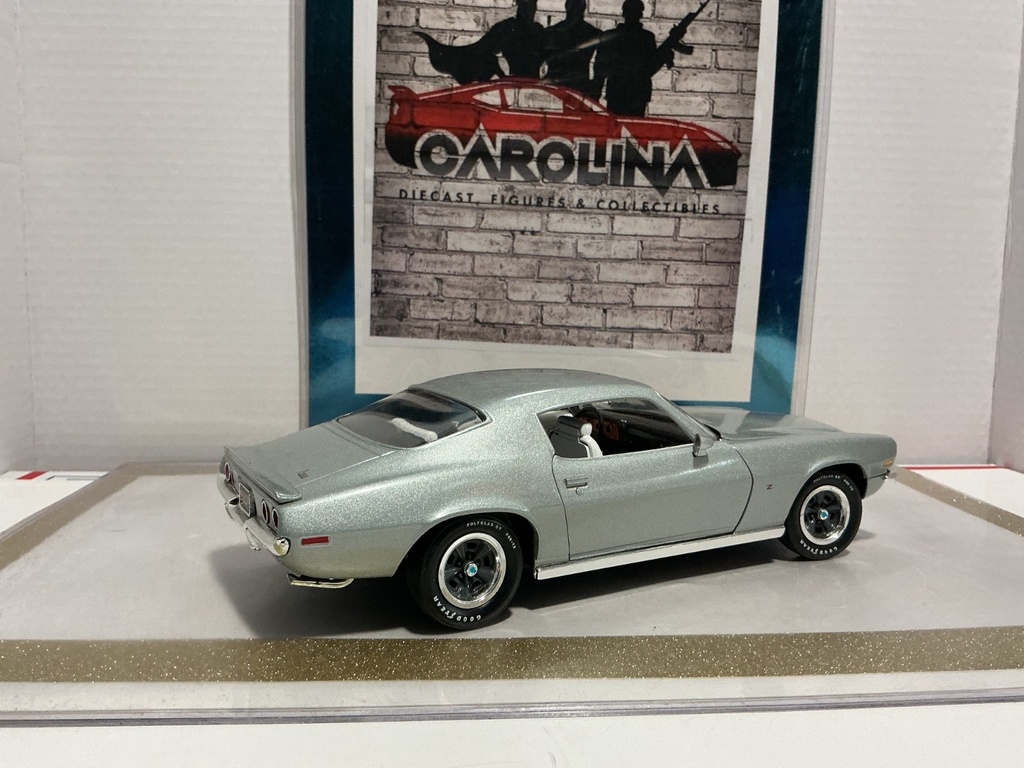1/18: ERTL 1970 CHEVROLET CAMARO FAST TIMES SILVER ON WHITE image