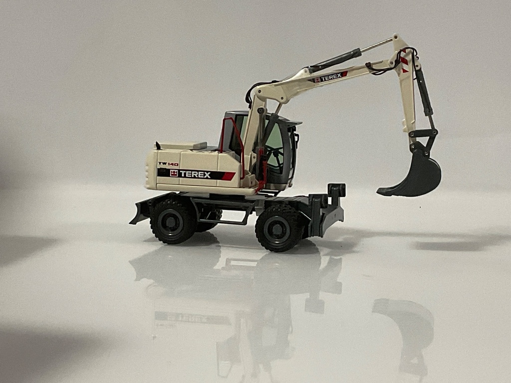 1/50 NZG TEREX TW140 WHEELED EXCAVATOR  - Photo 4